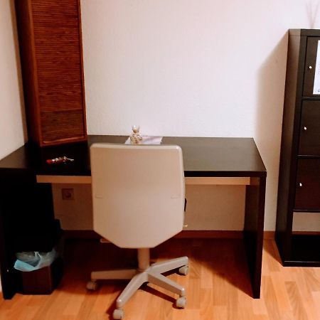 Budget Rooms In Halle With Shared Bathroom, Free Wifi, Netflix & Ipad Ngoại thất bức ảnh
