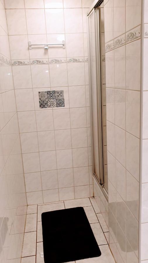 Budget Rooms In Halle With Shared Bathroom, Free Wifi, Netflix & Ipad Ngoại thất bức ảnh