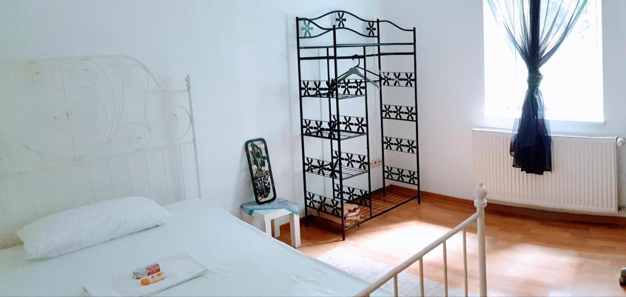 Budget Rooms In Halle With Shared Bathroom, Free Wifi, Netflix & Ipad Ngoại thất bức ảnh