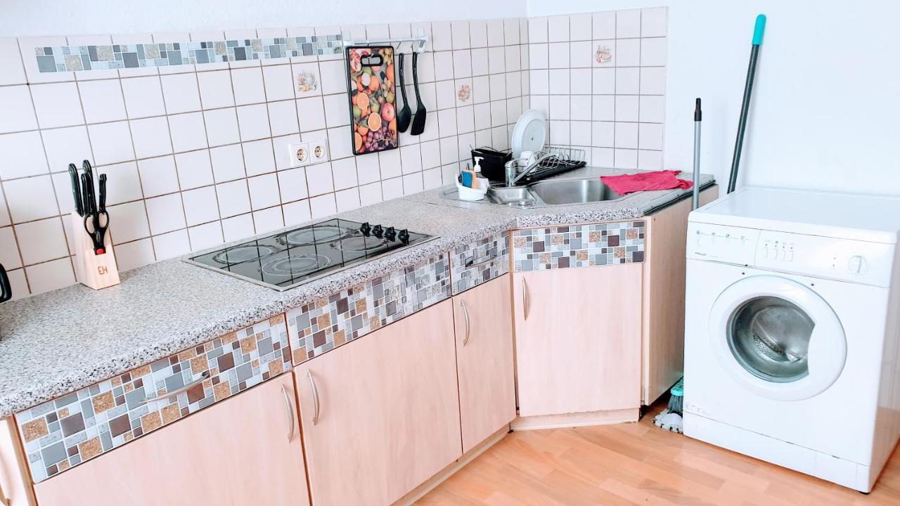 Budget Rooms In Halle With Shared Bathroom, Free Wifi, Netflix & Ipad Ngoại thất bức ảnh