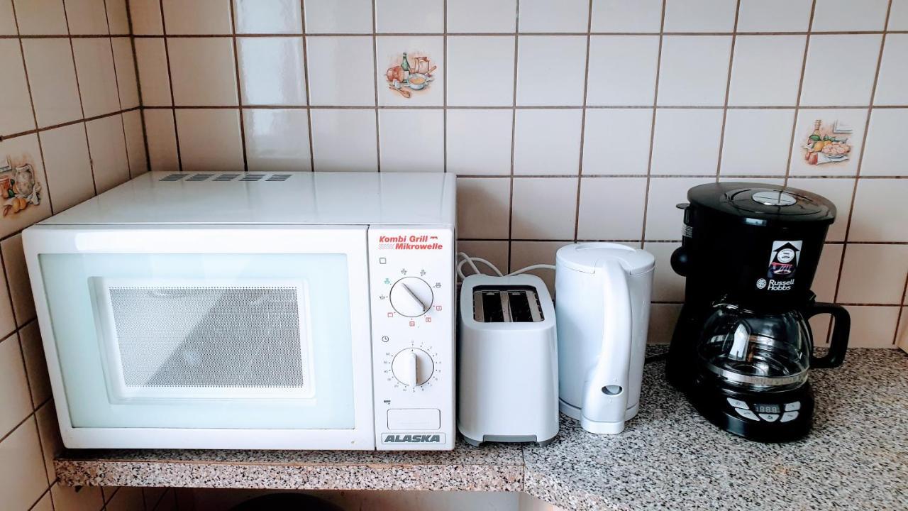 Budget Rooms In Halle With Shared Bathroom, Free Wifi, Netflix & Ipad Ngoại thất bức ảnh