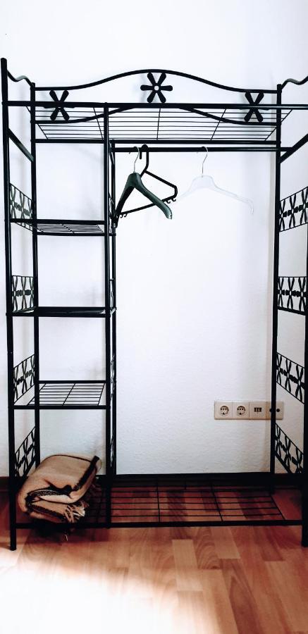 Budget Rooms In Halle With Shared Bathroom, Free Wifi, Netflix & Ipad Ngoại thất bức ảnh