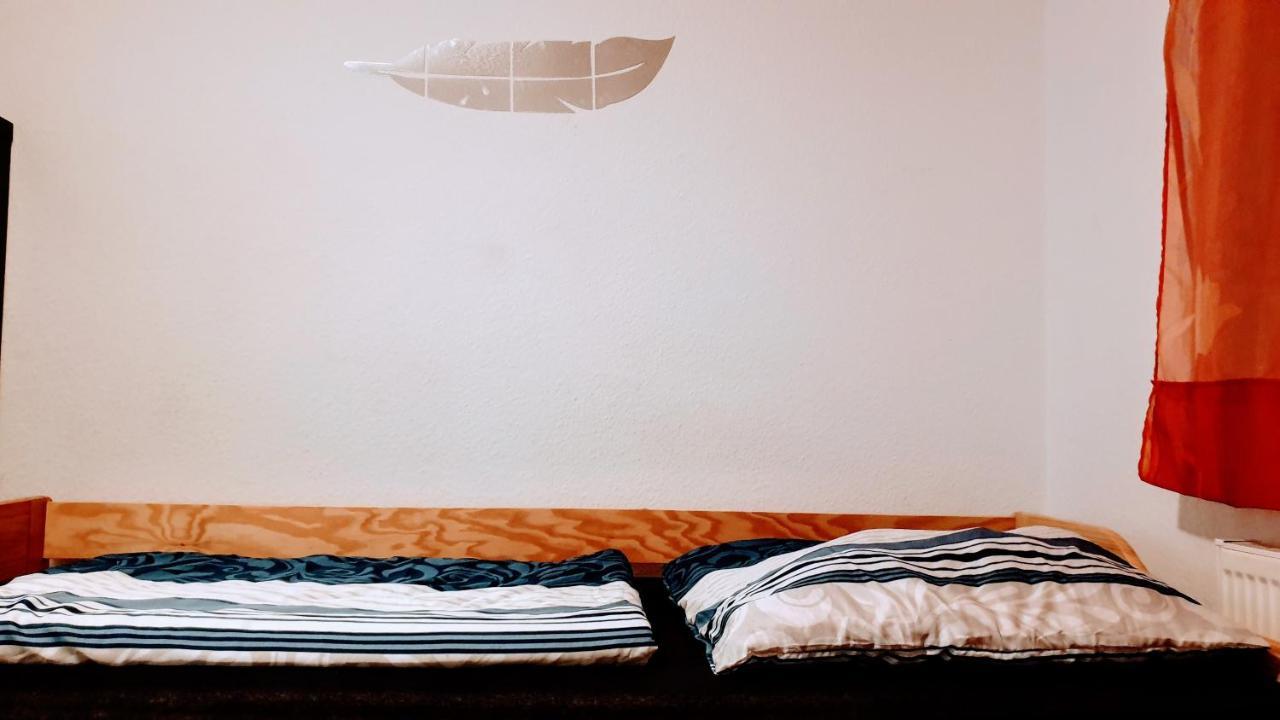 Budget Rooms In Halle With Shared Bathroom, Free Wifi, Netflix & Ipad Ngoại thất bức ảnh
